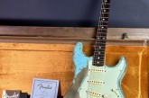 Fender 2011 Ediao Limitada Masterbuilt Jason Smith Ultimate Relic Daphne Blue.jpg